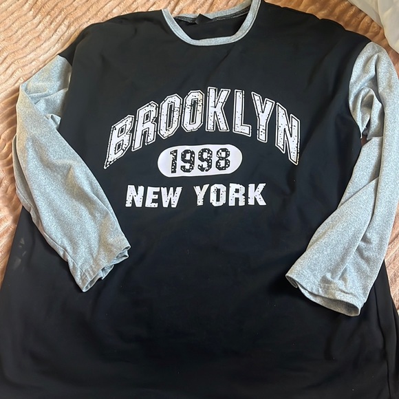 This is a XS long sleeve baseball Tee from Shein - Picture 1 of 3